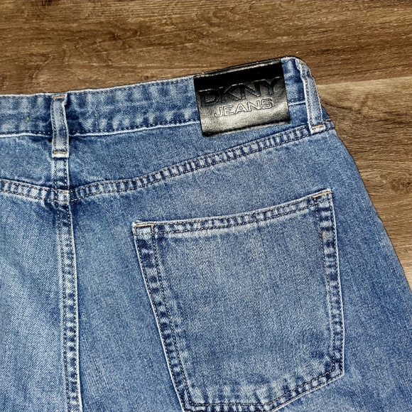 DKNY Straight High-Rise Jeans Model ‘Kent’ - Picture 12 of 15